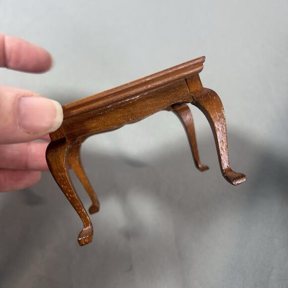 Dollhouse furniture Checkered top side table - Picture 2 of 4